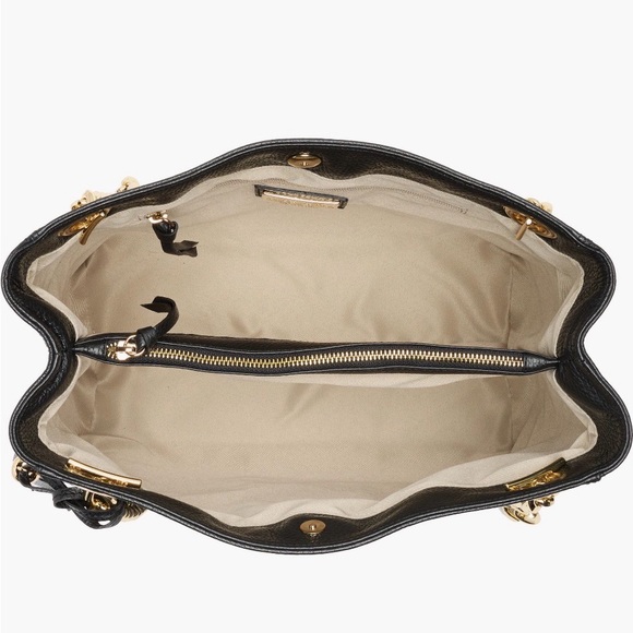Chic Black Shoulder Bag with Gold Chain